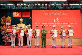 Lễ ra mắt Trung tâm Sáng tạo, khai thác dữ liệu và Phòng An ninh, an toàn hệ thống thuộc Trung tâm Dữ liệu quốc gia - Bộ Công an. (Ảnh: Minh Sơn/Vietnam+)