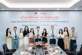 Trung tâm Đo kiểm phát thanh, truyền hình và thông tin điện tử thuộc Cục Phát thanh, truyền hình và thông tin điện tử (Bộ Văn hóa, Thể thao và Du lịch) và Công ty TNHH MTV Truyền thông Viettel (Viettel Media) tổ chức lễ ký kết hợp tác chiến lược. (Ảnh: Viettel Media)