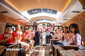 Chuyến tàu di sản đặc biệt kết nối những thế hệ đội viên tiêu biểu Thủ đô 