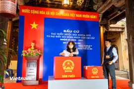 Cử tri đi bỏ phiếu sáng 15/3. (Ảnh: Minh Sơn/Vietnam+)