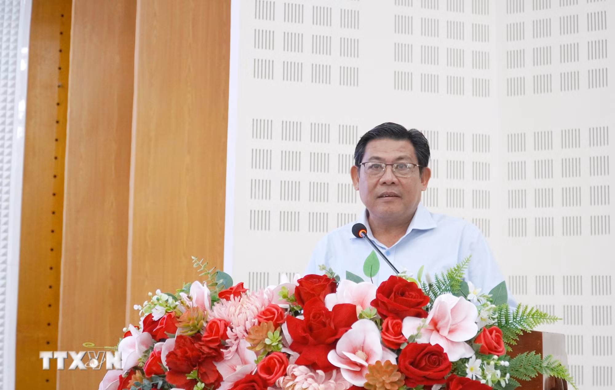 ttxvn-potal-lanh-dao-tinh-an-giang-doi-thoai-truc-tiep-go-kho-cho-doanh-nghiep-thuy-san-va-lua-gao-cong-nghe-cao-8930606.jpg
