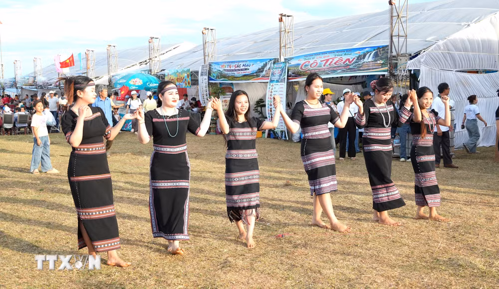 ttxvn_danh-thuc-vien-ngoc-xanh-tu-du-lich-cong-dong-9020288-1.jpg