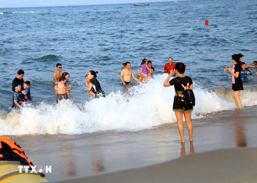 ttxvn_cac-diem-du-lich-tai-quan-binh-thu-hut-deu-hut-khach-dip-nghi-le-8008057.jpg