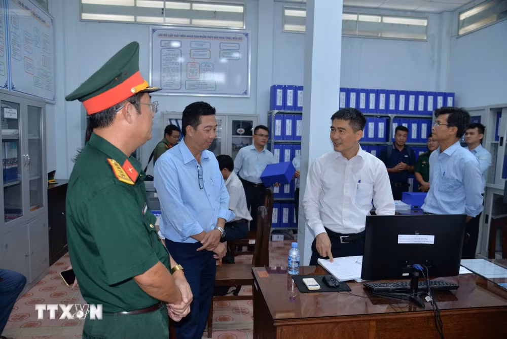 ttxvn-dong-thap-ra-soat-khac-phuc-vuong-mac-trong-ung-dung-cong-nghe-chong-khai-thac-iuu-9013276.jpg
