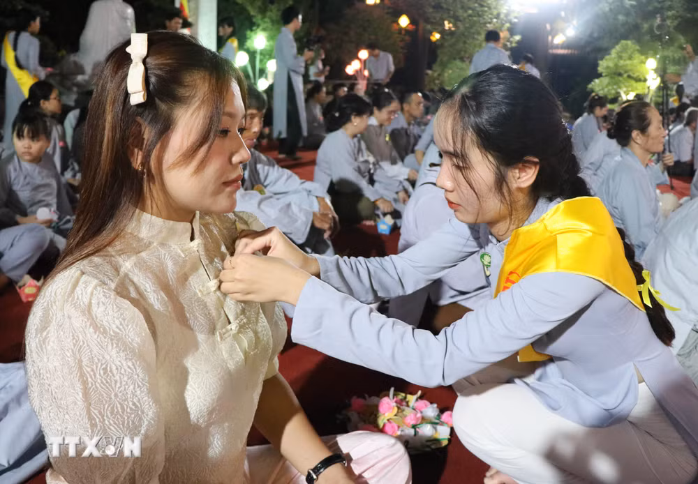 ttxvn-le-vu-lan-bao-hieu-o-co-do-hue-8259157.jpg
