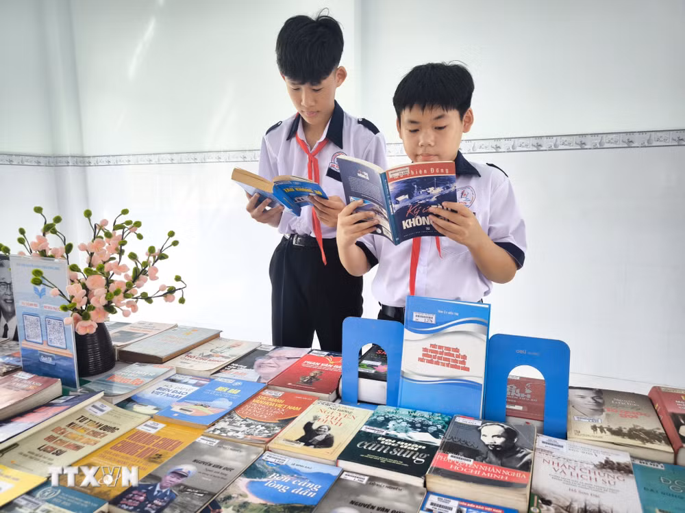 ttxvn_vinh-long-tu-tuyen-duong-huyen-thoai-tren-bien-den-khat-vong-vuon-minh-trong-ky-nguyen-moi-9107776.jpg