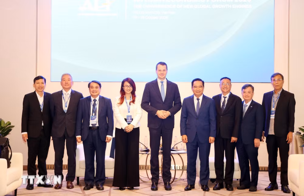 ttxvn_lanh-dao-thanh-pho-ho-chi-minh-tiep-chu-tich-dieu-hanh-dien-dan-kinh-te-the-gioi-9117107.jpg