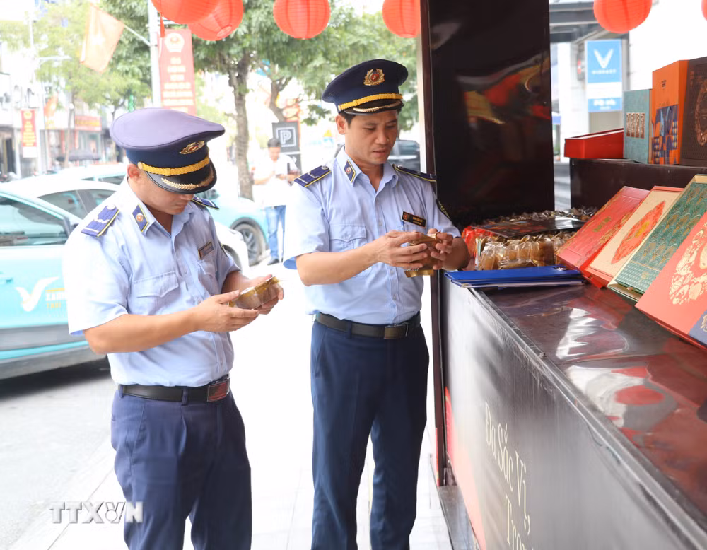 ttxvn-ninh-binh-siet-chat-kiem-soat-thi-truong-dip-tet-trung-thu-9027379.jpg
