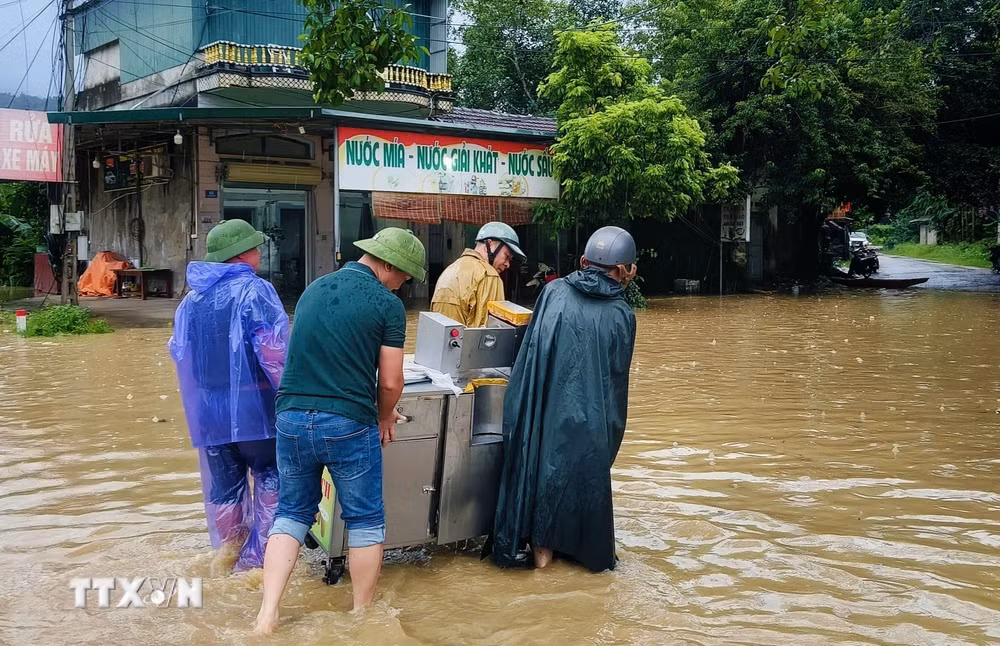 ttxvn-bac-ninh-mua-lu-gay-ngap-nhieu-khu-vuc-nhieu-ho-dan-phai-di-doi-8974043.jpg