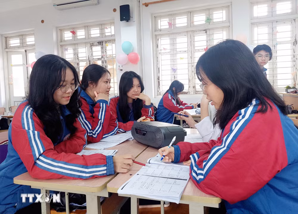 ttxvn_nu-sinh-hai-nam-lien-doat-giai-hoc-sinh-gioi-quoc-gia-mon-tieng-trung-7258229.jpg