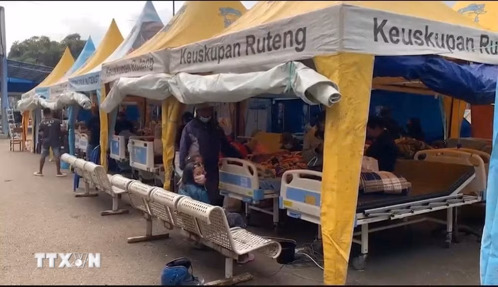 ttxvn-indonesia-thiet-lap-benh-vien-da-chien-sau-dong-dat-8959123.jpg