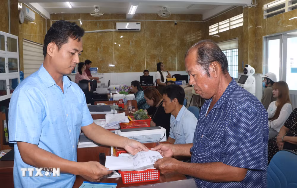 ttxvn-ca-mau-day-manh-thuc-hien-chuyen-doi-so-den-nguoi-dan-nong-thon-8982914.jpg