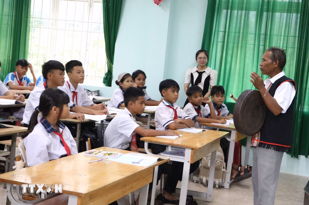 ttxvn_quang-ngai-giu-gin-va-phat-huy-ban-sac-van-hoa-dan-toc-trong-truong-hoc-va-cong-dong-9088864.jpg