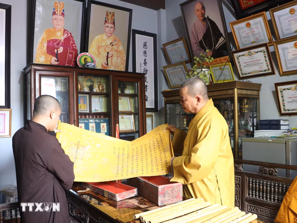 ttxvn-chua-hoa-son-quang-ngai-luu-giu-kho-tang-18-sac-phong-co-cua-trieu-nguyen-9028377.jpg