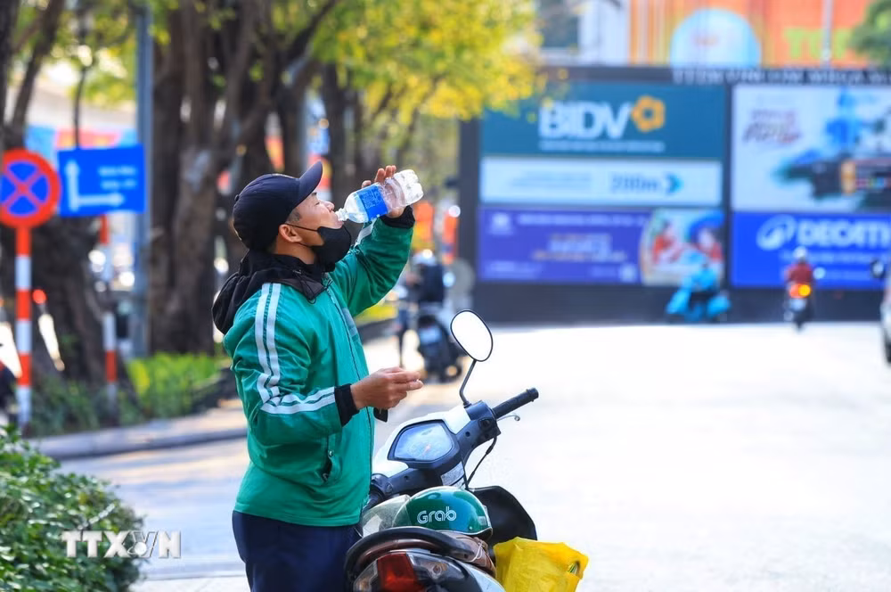 ttxvn_tat-bat-xe-om-cong-nghe-ngay-tet-7829317.jpg