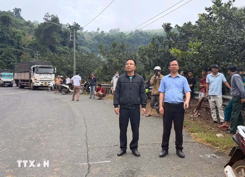 ttxvn-khac-phuc-sat-lo-thong-tuyen-duong-dong-nai-di-lam-dong-9006270.jpg