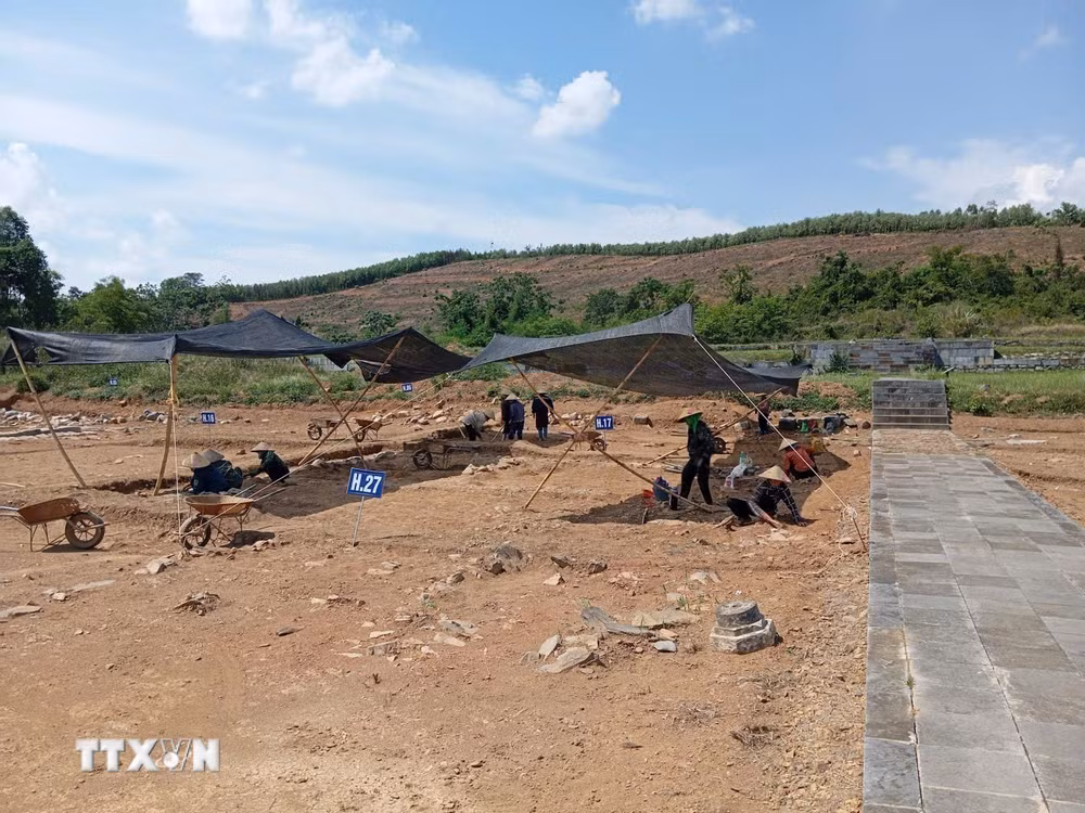 ttxvn-thanh-hoa-ket-qua-khai-quat-nen-dan-4-va-5-di-tich-dan-te-nam-giao-thanh-nha-ho-9033932.jpg