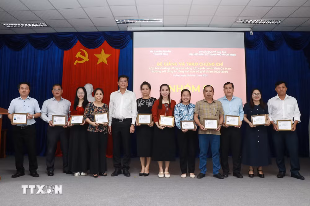 ttxvn_dai-hoc-kinh-te-thanh-pho-ho-chi-minh-ho-tro-tinh-ca-mau-nang-cao-chat-luong-nguon-nhan-luc-8501903.jpg