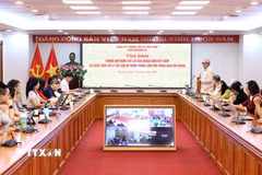 Đại sứ, nguyên Thứ trưởng Bộ Ngoại giao Phạm Quang Vinh trao đổi với cán bộ, phóng viên, biên tập viên Thông tấn xã Việt Nam về những nội dung cốt lõi của ngoại giao Việt Nam và cách thức xử lý các vấn đề nóng trong lĩnh vực ngoại giao đối ngoại. (Ảnh: An Đăng/TTXVN)