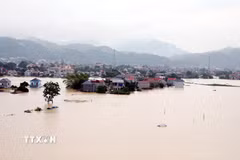 Tại Lạng Sơn, nước lũ về nhanh khiến cho địa bàn xã Thất Khê với hơn 1.200 nhà dân và xã Tràng Định có gần 800 nhà dân bị ngập. (Ảnh: Văn Đạt/TTXVN)