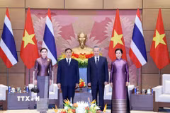 Tổng Bí thư, Chủ tịch nước Tô Lâm và Phu nhân Ngô Phương Ly cùng Nhà vua Thái Lan Maha Vajiralongkorn Phra Vajiraklaochaoyuhua và Hoàng hậu Suthida Bajrasudhabimalalakshana chụp ảnh chung. (Ảnh: Thống Nhất/TTXVN)