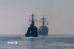 Tàu hải quân Israel và Mỹ tham gia cuộc tập trận chung tại Biển Đỏ, ngày 1/2/2026. (Ảnh: THX/TTXVN)