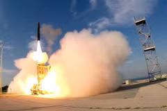 (Tư liệu) Một vụ thử tên lửa Arrow tại căn cứ không quân Palmahim của Israel. (Ảnh: AFP/TTXVN)