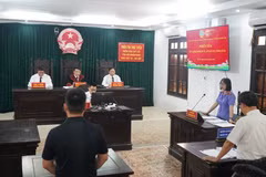  Quang cảnh phiên tòa. 