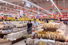Doanh thu bán lẻ hàng hóa 9 tháng năm 2026 chiếm 75,3% tổng mức và tăng 12,8%. (Ảnh: Trần Việt/TTXVN)