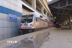 Một đoàn tàu trên tuyến đường sắt tốc độ cao Tel Aviv-Jerusalem. (Ảnh: Thanh Bình/TTXVN)