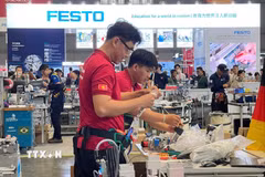 Nhiều thí sinh Việt Nam đã đạt mức điểm tiệm cận 700 (mức đoạt Huy chương Kỹ năng nghề xuất sắc) tại kỳ thi Kỹ năng nghề thế giới lần thứ 48 diễn ra ở Thượng Hải, Trung Quốc. (Ảnh: Diệu Thúy/TTXVN)