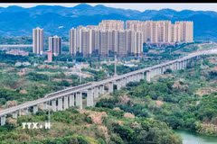 Trung Quốc hiện có mạng lưới đường sắt cao tốc dài nhất thế giới. (Ảnh: TTXVN phát)
