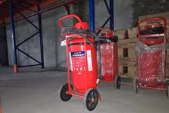 Một trong những loại bình cứu hỏa giả trong vụ án. (Nguồn: Công an Hà Nội)