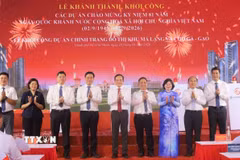 Ủy viên Bộ Chính trị, Bí thư Thành ủy Trần Lưu Quang và các lãnh đạo TP Hồ Chí Minh dự lễ khởi công các công trình chào mừng 81 năm Quốc khánh. (Ảnh: Liên Sơn/TTXVN)