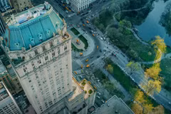 Tòa nhà biểu tượng The Pierre ở New York. (Ảnh: thepierreny.com)