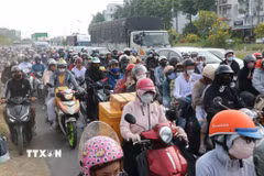 Quốc lộ 1 đoạn qua tỉnh Tây Ninh thường xuyên chịu áp lực giao thông vào các dịp lễ, Tết, khi lượng phương tiện qua tuyến tăng mạnh. (Ảnh: Bùi Giang/TTXVN)