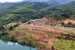 Diện mạo bản Rào Tre ngày càng khang trang, đời sống đồng bào Chứt từng bước được cải thiện. (Ảnh: Hữu Quyết/TTXVN)