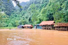 Nhiều khu vực miền núi Thanh Hóa bị ngập lụt, sạt lở. (Ảnh: TTXVN phát)