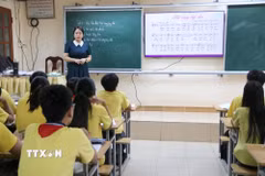 Giờ học Âm nhạc của cô và trò trường Trung học cơ sở Trần Lãm 1 (phường Trần Lãm, tỉnh Hưng Yên). (Ảnh: Thu Hoài/TTXVN)