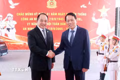 Đại tướng Lương Tam Quang, Bộ trưởng Bộ Công an đón Cố vấn Hội đồng An ninh quốc gia nước Cộng hoà Philippines Eduardo San Lorenzo Oban Jr. (Ảnh: Phạm Kiên/TTXVN)