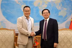 Phó Thủ tướng Hồ Quốc Dũng tiếp Giáo sư, tiến sỹ khoa học Nguyễn Văn Tâm, Chủ nhiệm Khoa Khoa học Máy tính, Dữ liệu và Trí tuệ nhân tạo tại Viện Bách khoa Paris (IP Paris). (Ảnh: chinhphu.vn/TTXVN phát)