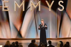 Jean Smart nhận giải Emmy hạng mục Nữ diễn viên chính xuất sắc tại lễ trao giải Emmy lần thứ 78. (Ảnh: Television Academy)