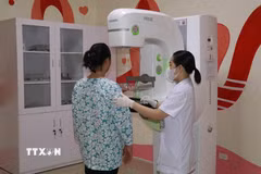 Ngành y tế tỉnh Ninh Bình nỗ lực bảo đảm chất lượng dịch vụ y tế, an toàn người bệnh và giữ vững trật tự, kỷ cương trong lĩnh vực khám, chữa bệnh. (Ảnh: Hải Yến/TTXVN)