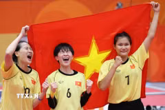 (Từ trái sang) Nguyễn Thị Khánh Ly, Nguyễn Thị Thu Trang và Lê Thị Hồng Liên ăn mừng chiến thắng trong trận chung kết nội dung đôi nữ, môn Cầu mây tại ASIAD 2026, ngày 29/9. (Ảnh: THX/TTXVN) phát