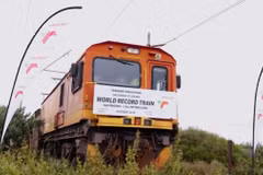 Tập đoàn vận tải nhà nước Transnet của Nam Phi tuyên bố đây có thể là đoàn tàu hàng dài nhất thế giới. (Ảnh: Transnet)
