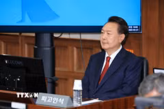 Cựu Tổng thống Hàn Quốc Yoon Suk Yeol tại phiên tòa ở Seoul ngày 21/4/2025. (Ảnh: Yonhap/TTXVN)