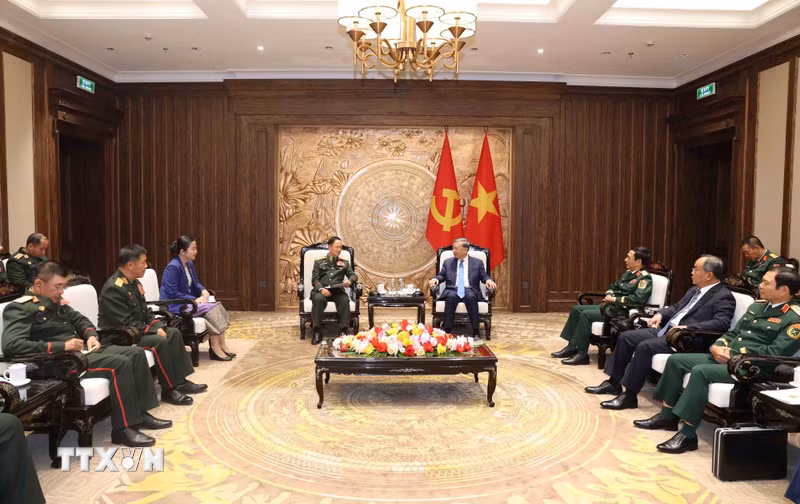 Việt Nam luôn dành ưu tiên cao nhất cho quan hệ với Lào