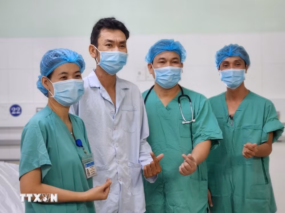 ttxvn-ca-ghep-than-dau-tien-tai-viet-nam-tai-hue-su-dung-may-bao-quan-than-lien-tuc-co-ha-nhiet-2.jpg