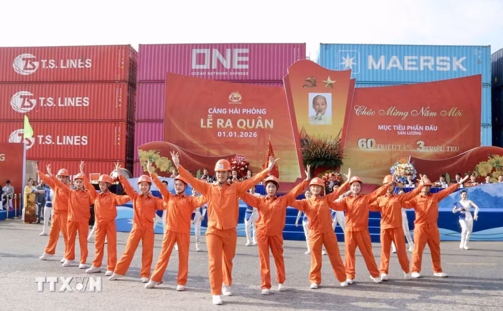 ttxvn_tu-ky-uc-3-lan-don-bac-den-hanh-trinh-vuon-ra-bien-lon-1017.jpg