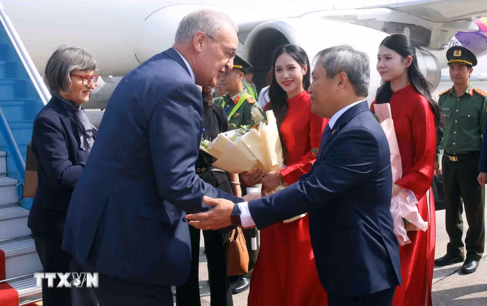 ttxvn_tong-thong-thuy-si-den-ha-noi-bat-dau-tham-chinh-thuc-viet-nam-2085.jpg